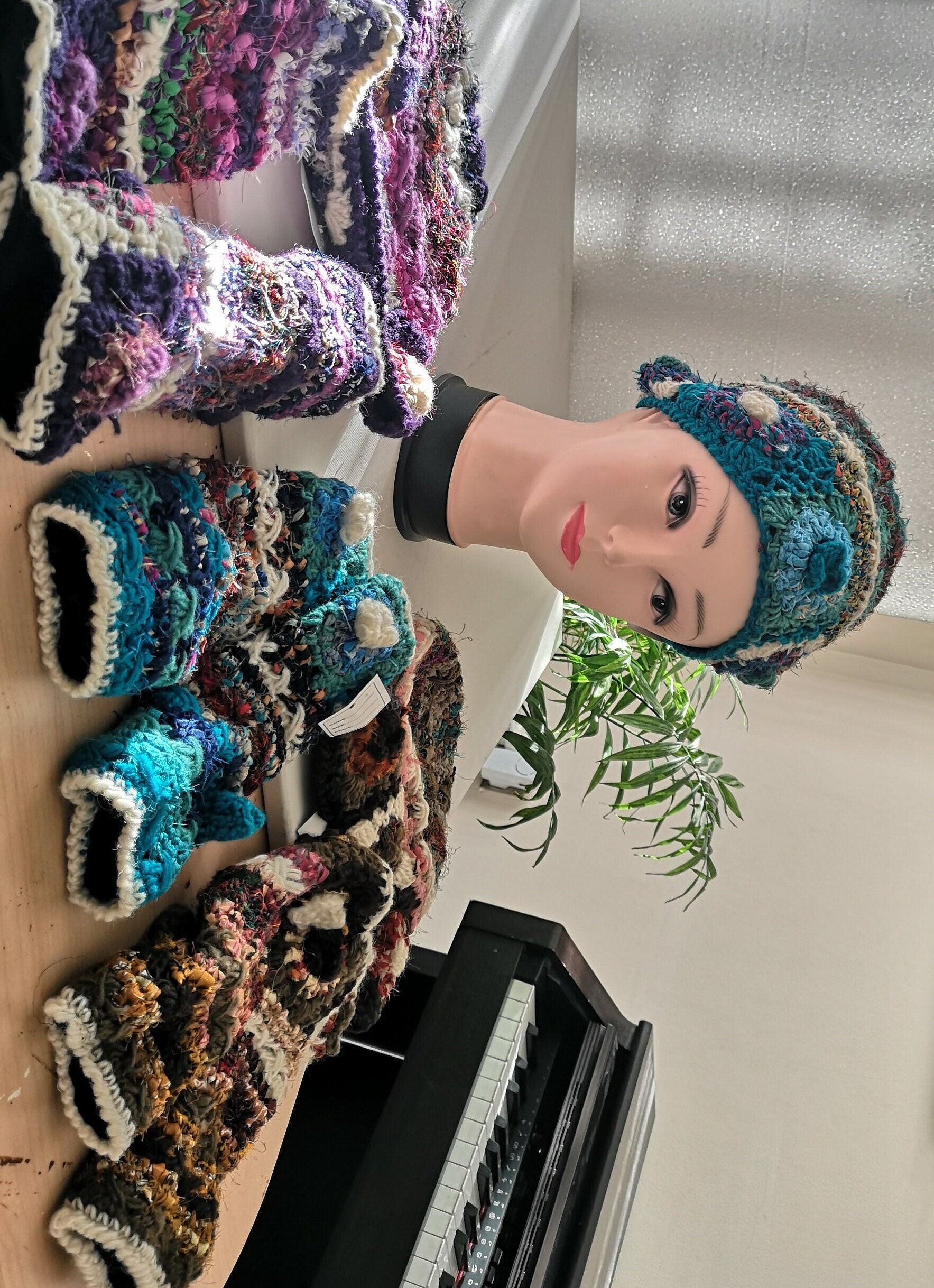 Hand-Knitted Wool Hat and Mitten Set - Image 6